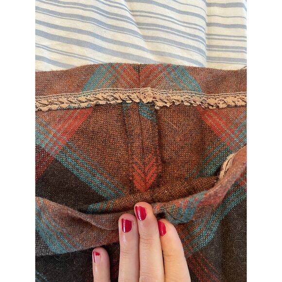 Vintage Wool Plaid Skirt with Belt - 60's or 70's - Size 6 but fits like S/XS - Picture 3 of 5